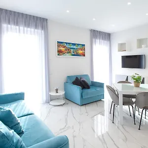 leucosia-suites-appartamenti-di-charme-a-napoli.hotels-amalfi.com/